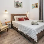 Superb Location Apartment
